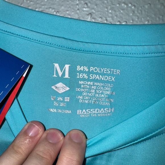 Bassdash Performance Apparel Long Sleeve Shirt Men’s Medium - Picture 3 of 4